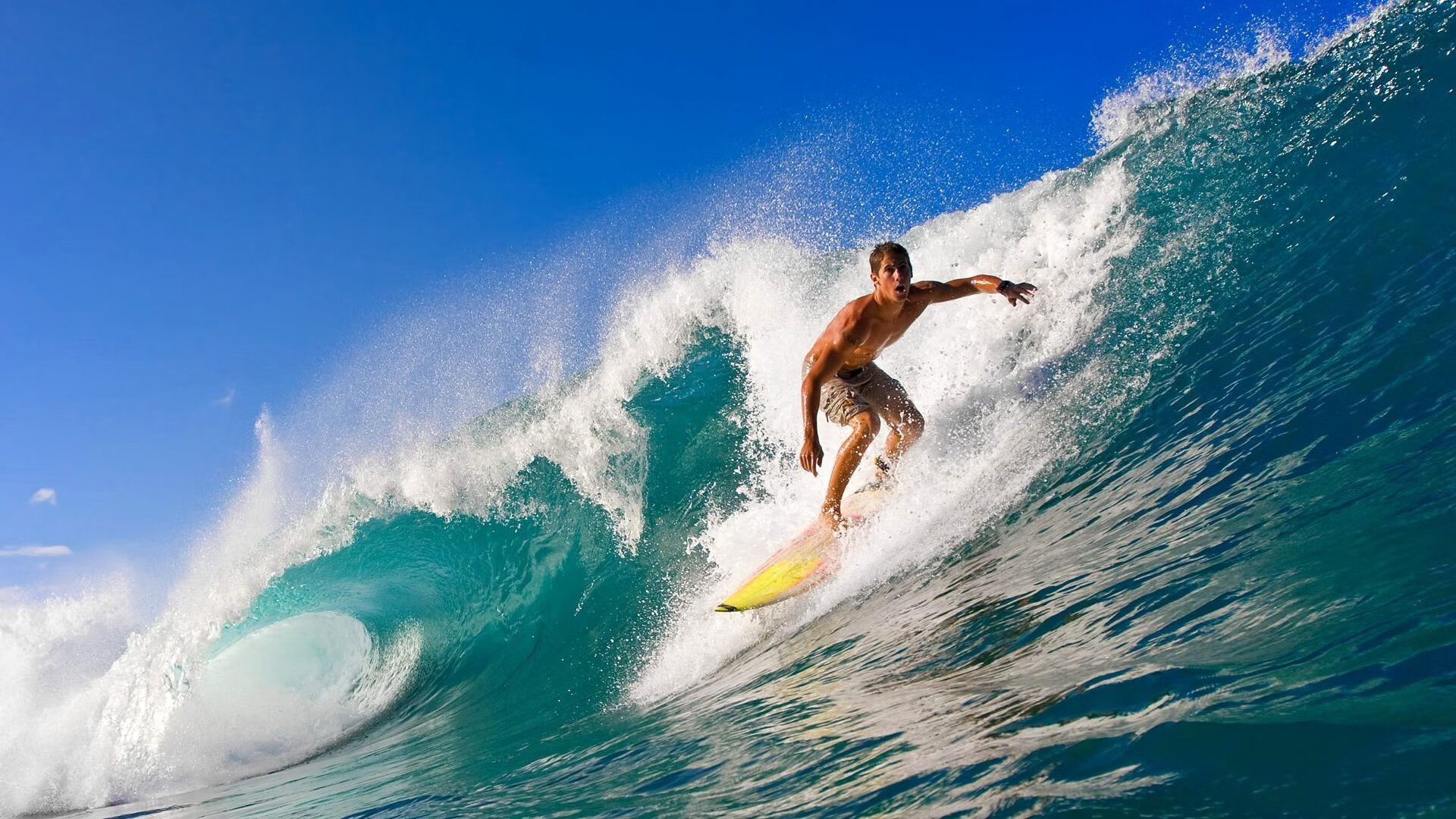 加拿大队带队取胜！哈兰德重要时刻比赛局势复杂赛场气氛高涨